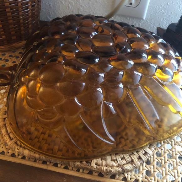 Indiana Glass Amber Grape Sala/Serving Bowl w/Lucite Tongs Retro - Picture 8 of 16